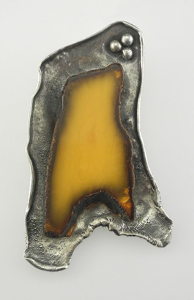 Modernist 925 Sterling/Amber Asymmetrical Pendant (illegible maker), 19.7g.: Modernist 925 Sterling/Amber Asymmetrical Pendant (illegible maker), 19.7g.