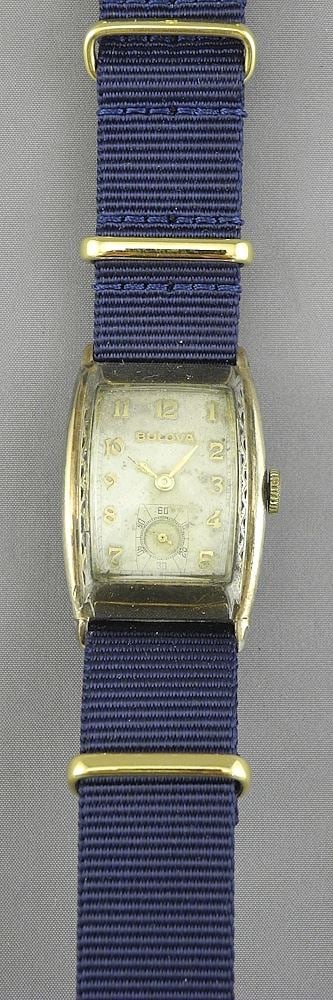 Vintage Bulova Curvex Gents Wristwatch with Original Glass Case, Serial 4172137.: Vintage Bulova Curvex Gents Wristwatch with Original Glass Case, Serial 4172137.