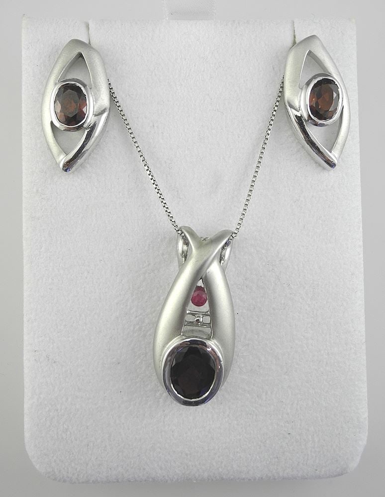 Sterling Silver (marked 925) & Garnet Necklace (15"L) & Earrings TW 20.1g. (1 of 2)