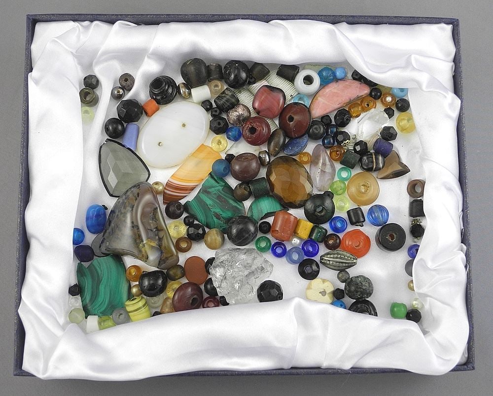 Box of Antique Beads & Gemstones: Agate/Rose Quartz/Malachite/Amethyst /Various. (1 of 1)
