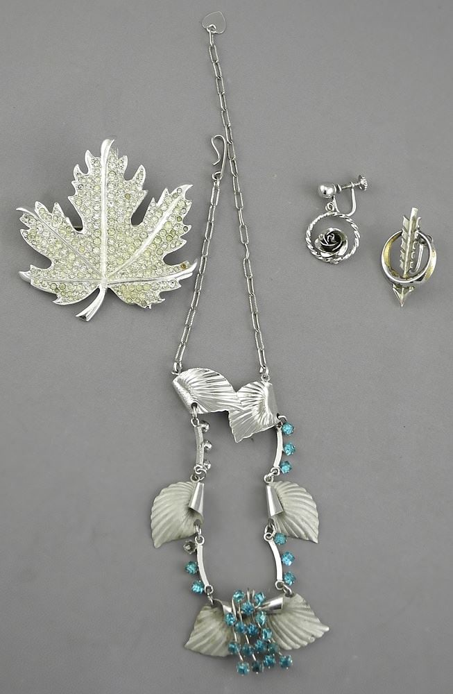 Collection of Bond Boyd Sterling Silver Necklace & Earrings (28g) & Plated Maple Leaf.: Collection of Bond Boyd Sterling Silver Necklace & Earrings (28g) & Plated Maple Leaf.