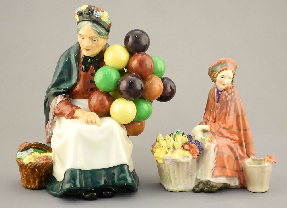 2 Royal Doulton Figurines: Old Balloon Seller & Bonnie Lassie HN1626 (chipped).: 2 Royal Doulton Figurines: Old Balloon Seller & Bonnie Lassie HN1626 (chipped).