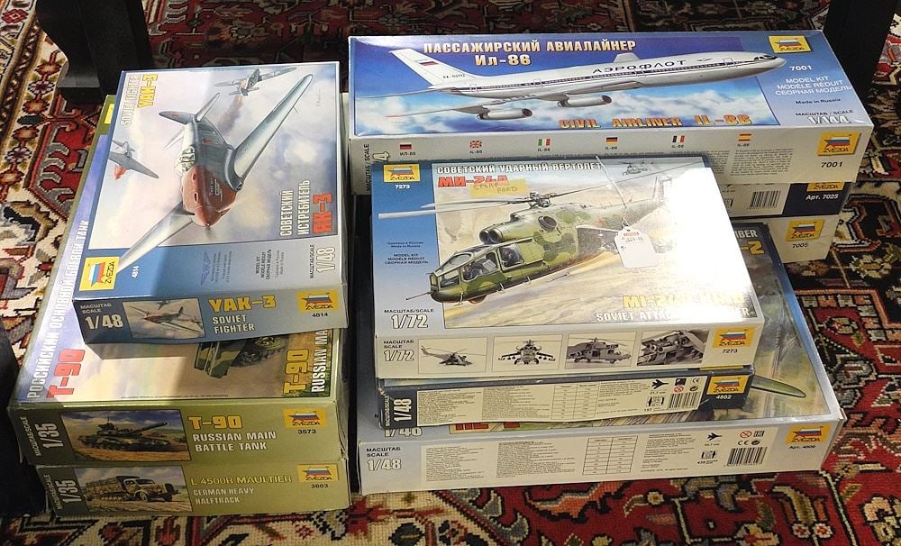 Collection of Zvezda Model Kits, Planes & Tanks (approx.9/as found). (1 of 1)