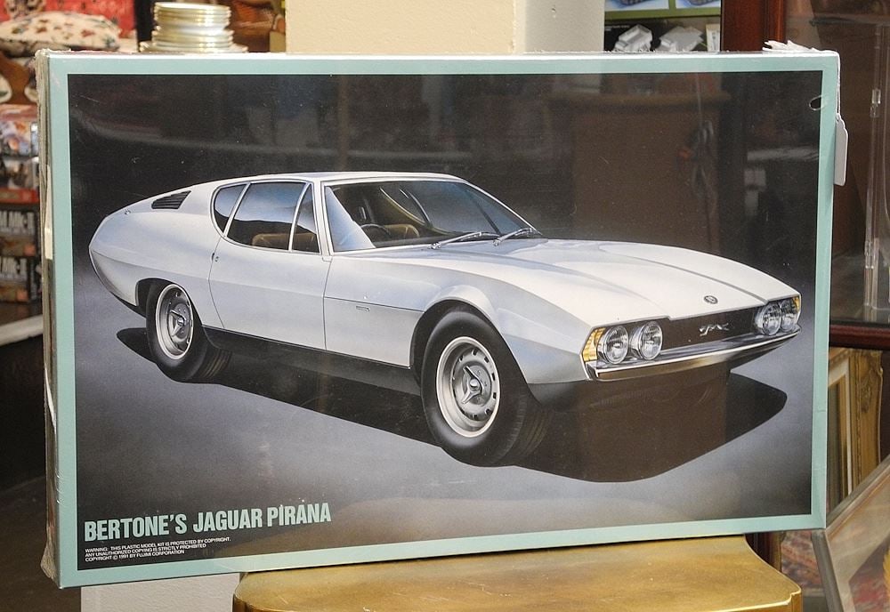 Fujimi Bertone Jaguar Pirana 1:16 Scale Car Model in Sealed Box. (1 of 1)