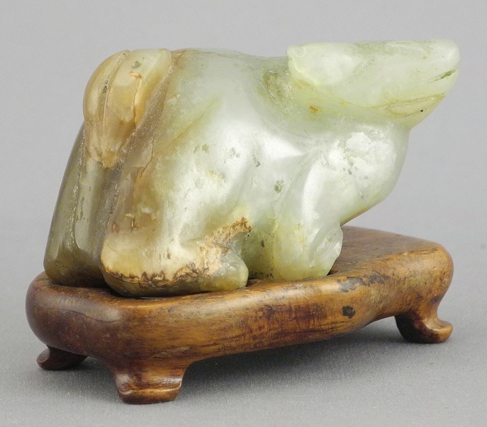 Chinese Carved Jade Animal with Russet Enclosures (2 1/4"L) with Stand.: Chinese Carved Jade Animal with Russet Enclosures (2 1/4"L) with Stand.