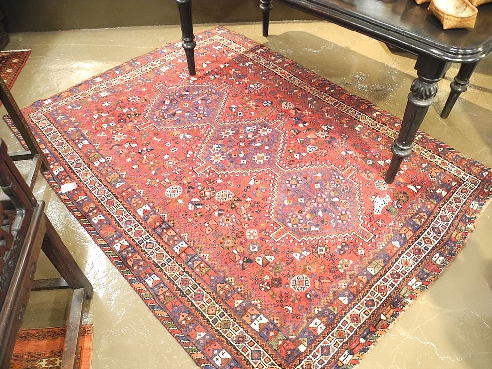 Hand Knotted Shiraz Carpet Approximately 5'6" x 7'5". (1 of 3)