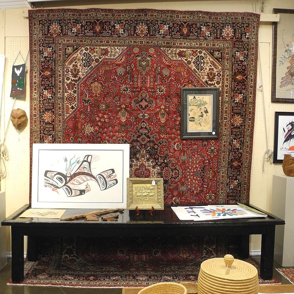 Hand Knotted Tabriz Carpet Approximately 8'1" x 11'3". (1 of 3)