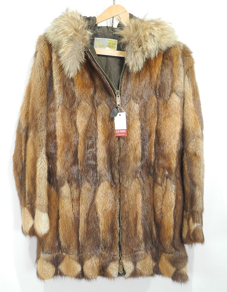 Inuit Fur Parka with Handcraft Label , Ladies S/M, NO EXPORT.: Inuit Fur Parka with Handcraft Label , Ladies S/M, NO EXPORT.