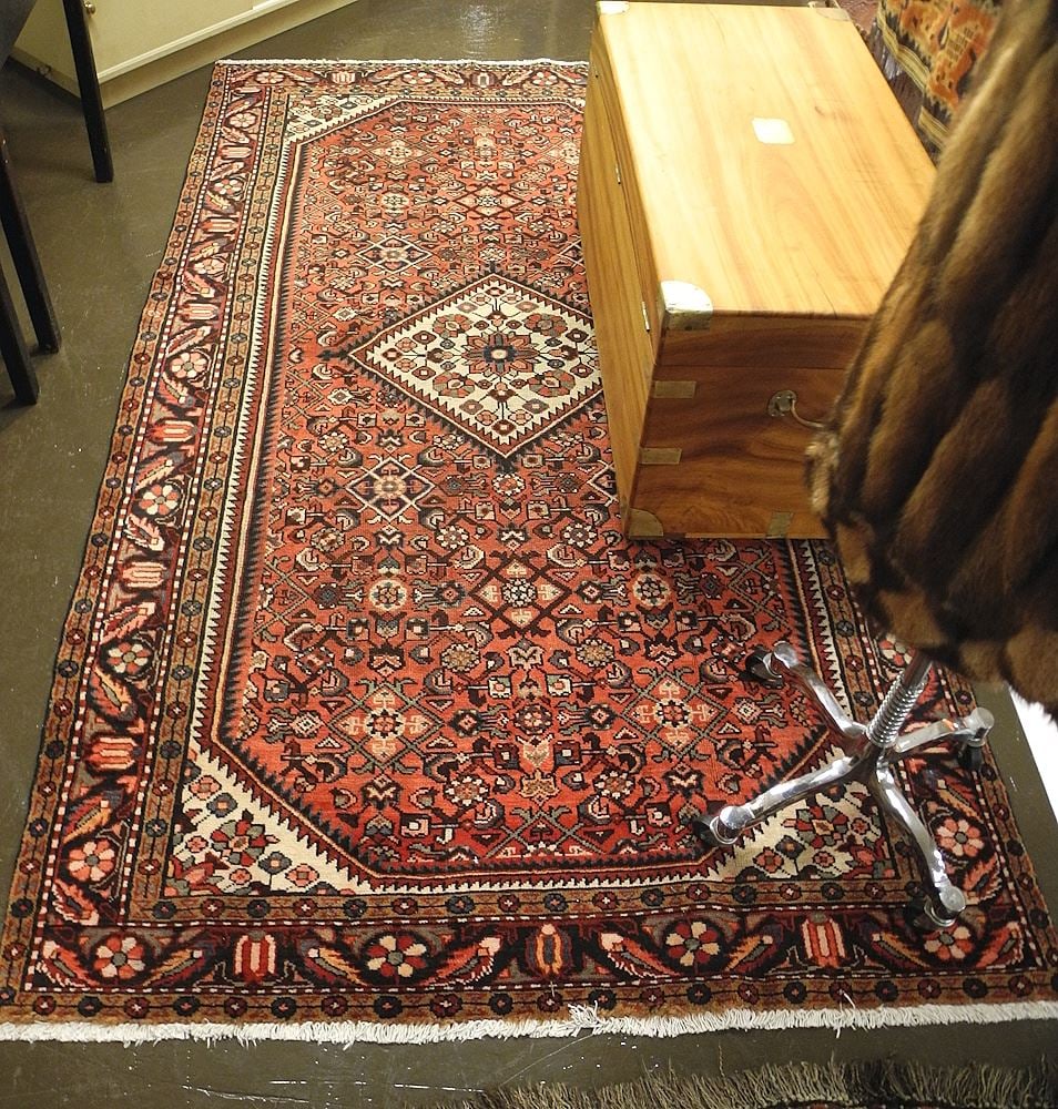 Hand Knotted Hamedan Carpet Approximately 4'11" x 8'8". (1 of 4)