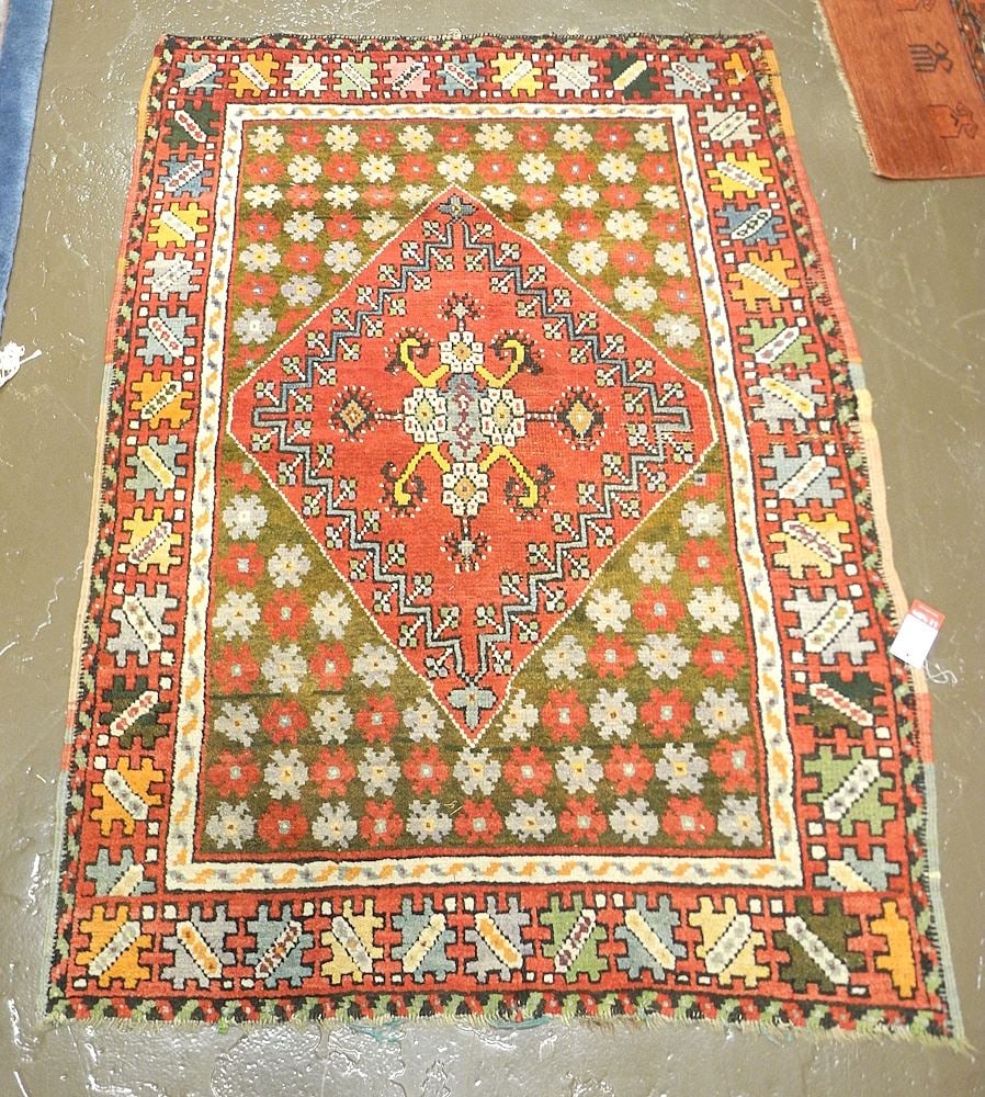Hand Knotted Persian Carpet Approximately 4'8" x 3'2".: Hand Knotted Persian Carpet Approximately 4'8" x 3'2".