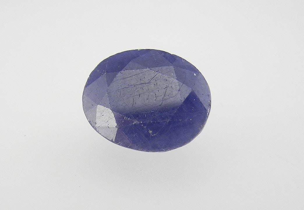 9.02 CT Oval Cut Madagascar Sapphire Gemstone.: 9.02 CT Oval Cut Madagascar Sapphire Gemstone.