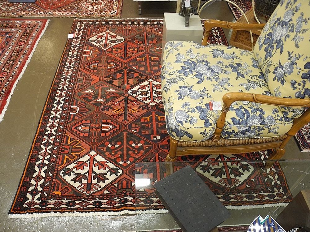 Hand Knotted Bakhtyar Carpet Approximately 5'2" x 7'3". (1 of 4)