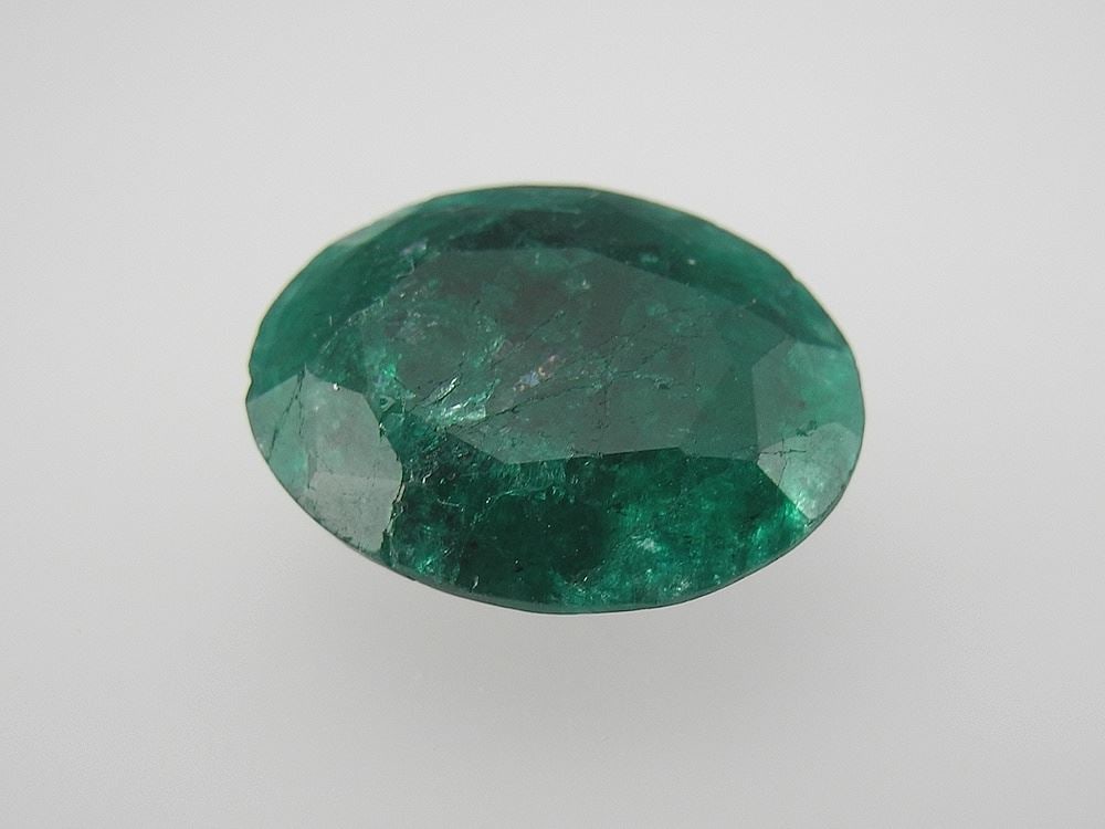 11.77 CT Oval Cut Brazilian Emerald Gemstone. (1 of 2)