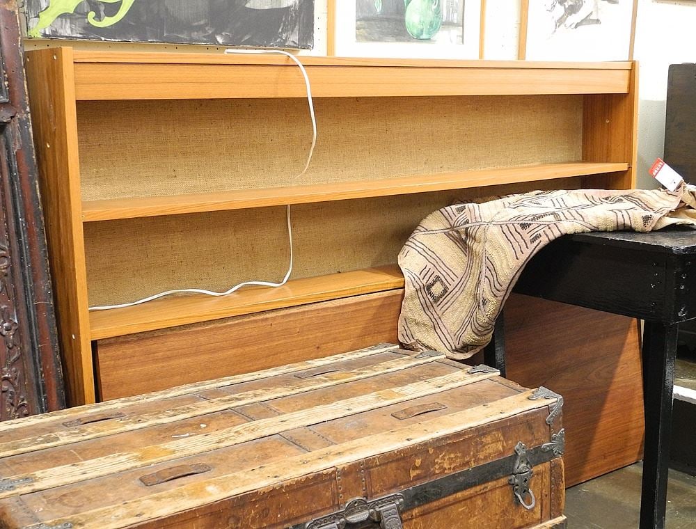 Queen Size Danish Modern Style Platform Bed.: Queen Size Danish Modern Style Platform Bed.