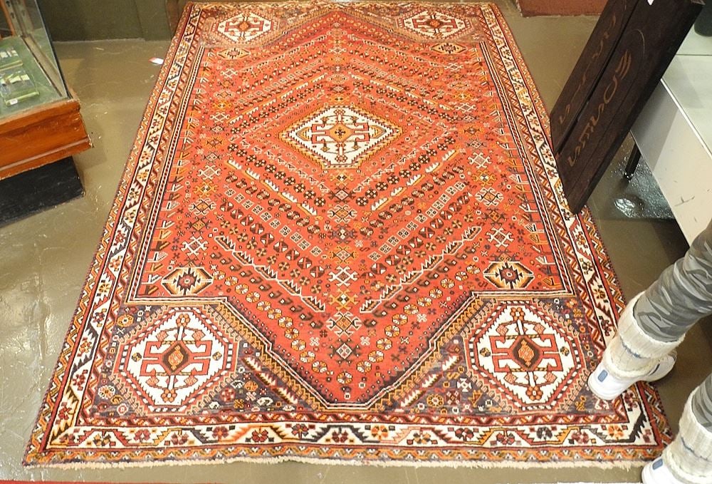 Hand Knotted Shiraz Carpet Approximately 5'4" x 8'5". (1 of 4)