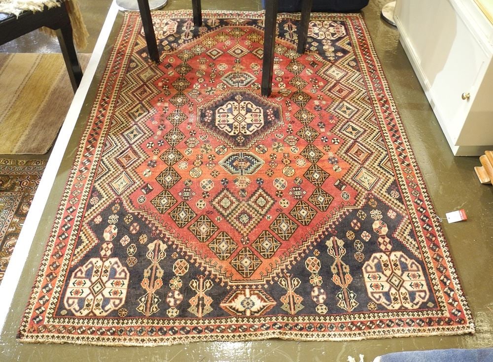Hand Knotted Shiraz Carpet Approximately 4'10" x 7'2".: Hand Knotted Shiraz Carpet Approximately 4'10" x 7'2".