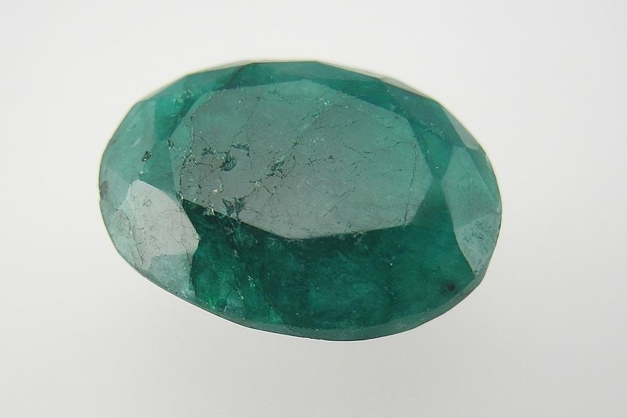 9.63 CT Oval Cut Brazilian Emerald Gemstone. (1 of 2)