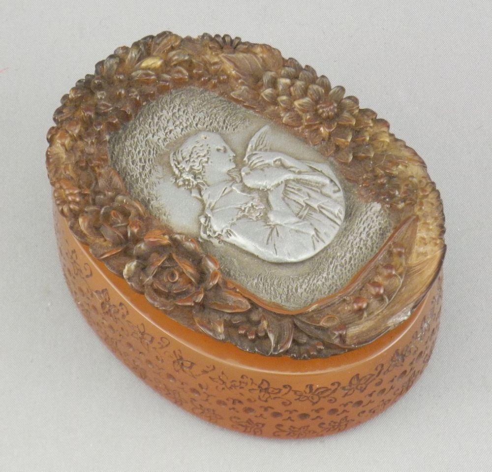 L.P. Gouyot Paris Amber Box, 2 7/8"L , 180.4g.: L.P. Gouyot Paris Amber Box, 2 7/8"L , 180.4g.