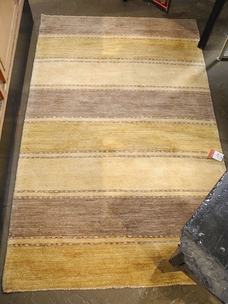 Contemporary Wool Carpet 3'4" x 5'2". (1 of 2)