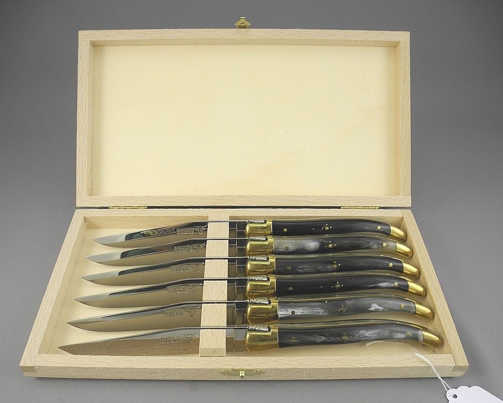 Glandieres A Laguiole Boxed Set of French Steak Knives. (1 of 4)