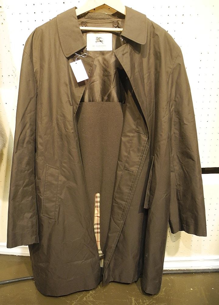 Burberry Men's Trench Coat with Liner, Size L. (1 of 3)