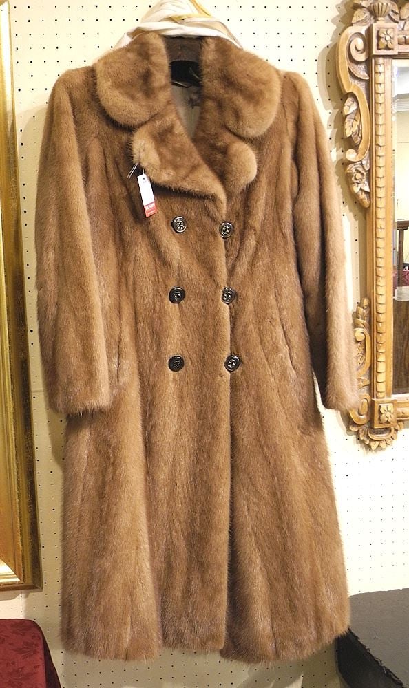 Full Length Champagne Mink Coat. (1 of 1)