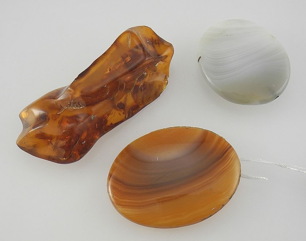 Two Agate & One Amber Specimen, 1 1/4-2 1/8"L, TW 29.2g. (1 of 2)