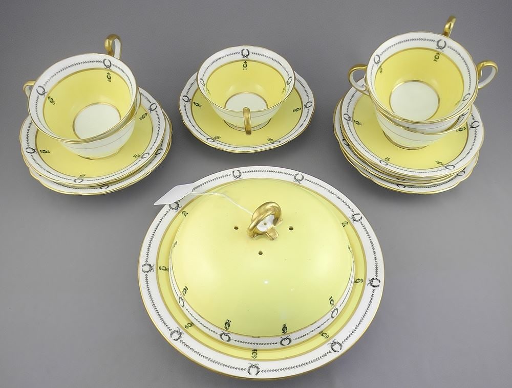 Aynsley Bone China Teacups & Saucers with Muffineer & Extra Saucer. (1 of 4)