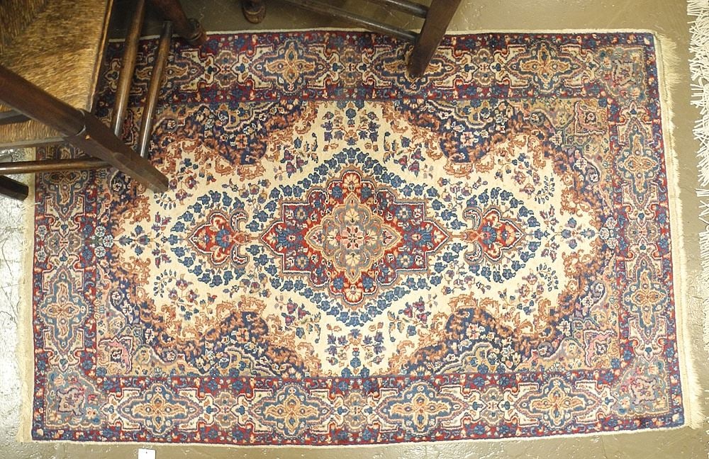 Asian Rug Approximately 3'2" x 5'2".: Asian Rug Approximately 3'2" x 5'2".