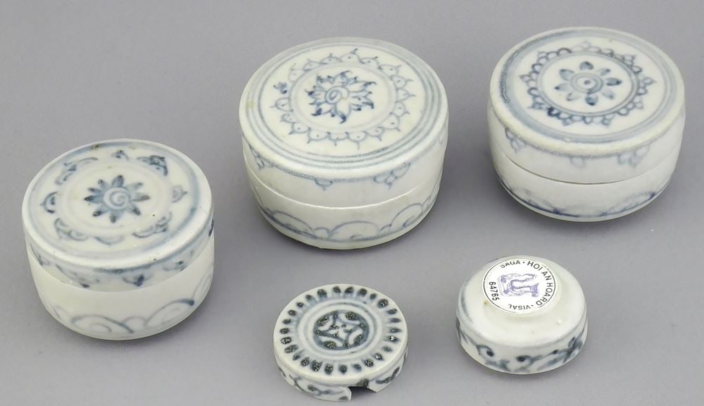 Four Blue & White Covered Jars From The Hoi An Hoard, 2 1/4" (small lid chipped). (1 of 3)