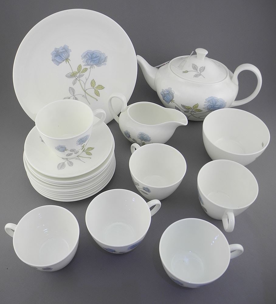 Wedgwood "Ice Rose" Bone China Part Tea Service (teapot lid cracked). (1 of 5)