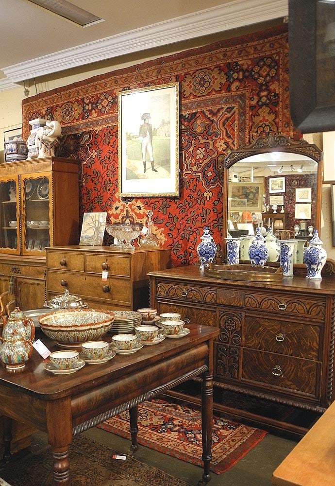 Old 100 Med Wool Carpet, 10'2" x 12'4". (1 of 4)