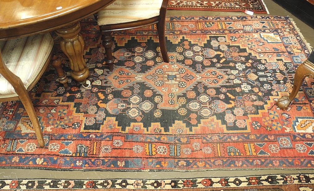 Asian Rug Approximately 4'7" x 7'2". (1 of 2)