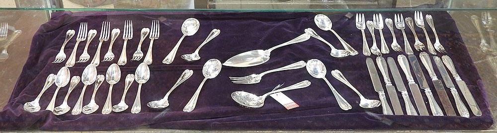 Settings for 8 Tiffany & Co. "Colonial" Sterling Flatware, Solid 2491g, Loaded 725g.: Settings for 8 Tiffany & Co. "Colonial" Sterling Flatware, Solid 2491g, Loaded 725g.