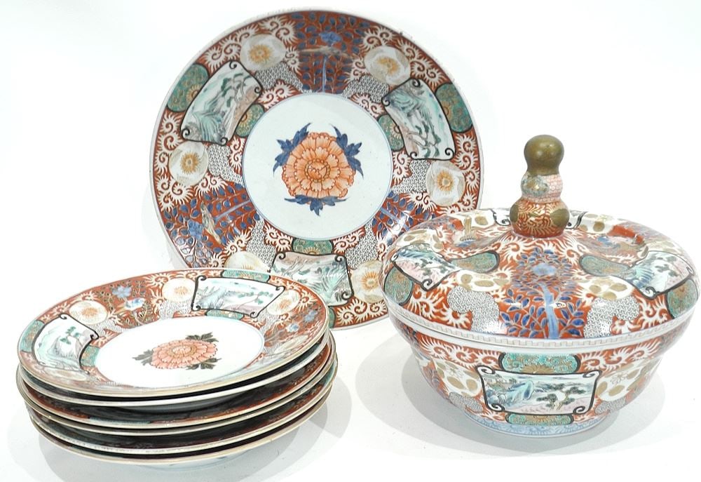 Japanese Imari Porcelain Tureen Stand & Six Dishes.: Japanese Imari Porcelain Tureen Stand & Six Dishes.