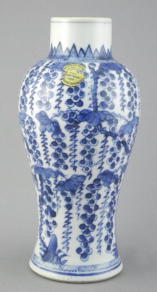 Qing Dynasty 18th C. Chinese Blue & White Jar, 8 3/4".: Qing Dynasty 18th C. Chinese Blue & White Jar, 8 3/4".