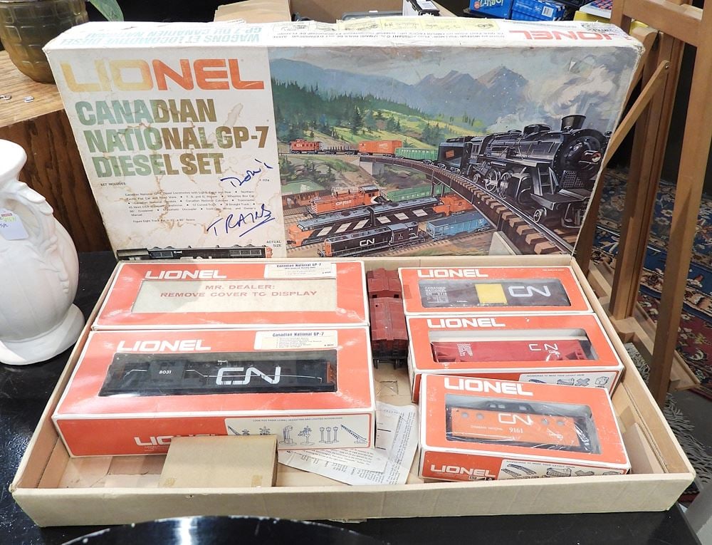 Lionel T-1174 Canadian National GP-7 Diesel Set in Original Box.: Lionel T-1174 Canadian National GP-7 Diesel Set in Original Box.