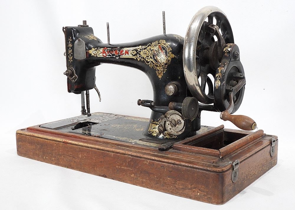 Singer Sewing Machine. - 2