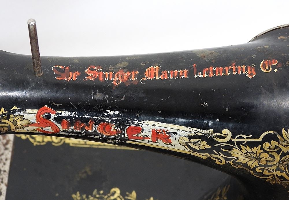 Singer Sewing Machine. - 4
