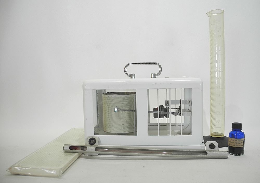 Wilh.Lambrech & KG Gottingen Thermograph with Graph Paper, 10 7/8 "w.: Wilh.Lambrech & KG Gottingen Thermograph with Graph Paper, 10 7/8 "w.