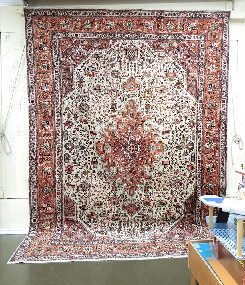 Hand Knotted Tabriz Carpet Approximately 8'1" x 11'2".: Hand Knotted Tabriz Carpet Approximately 8'1" x 11'2".