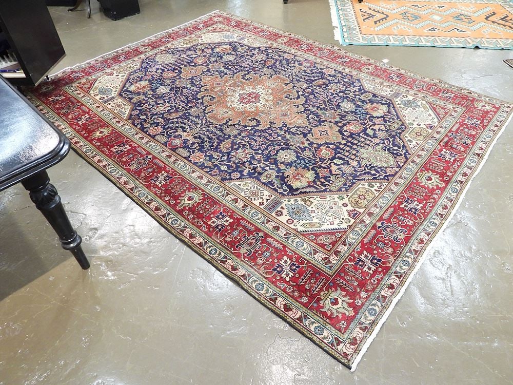 Hand Knotted Tabriz Carpet Approximately 8'3" x 11'2". (1 of 5)