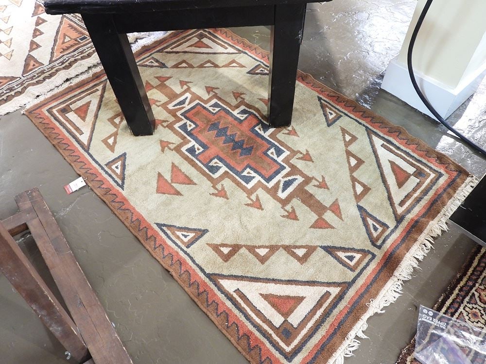 Kilim Style Carpet Approximately 3'5" x 5'3".: Kilim Style Carpet Approximately 3'5" x 5'3".