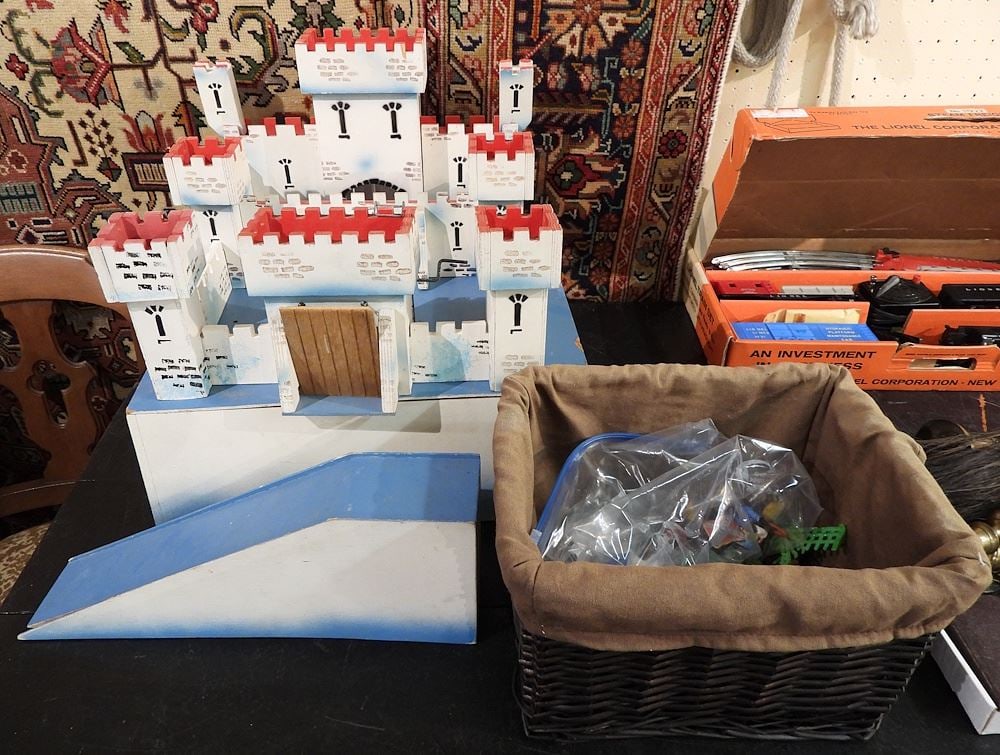 Wooden Castle & Accessories.: Wooden Castle & Accessories.