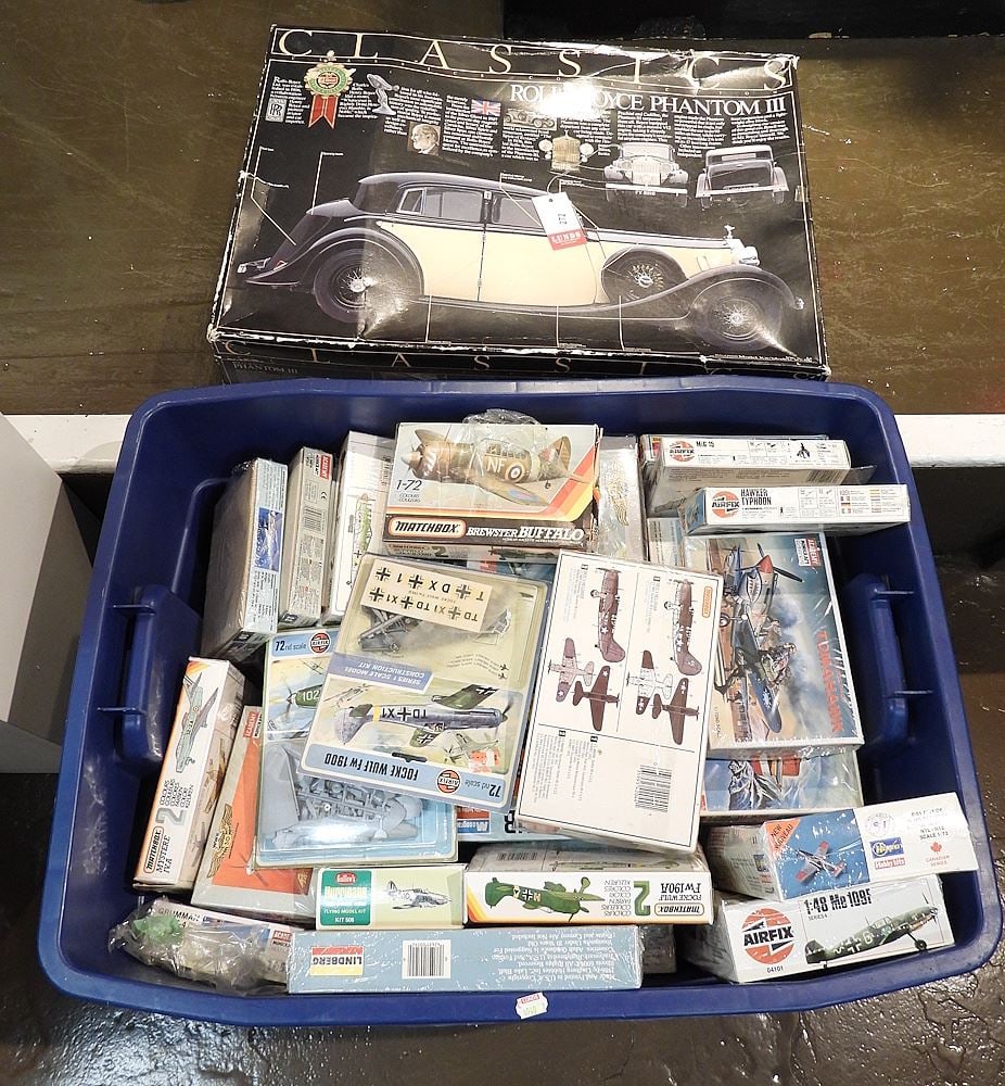 Collection of Model Kits: Academy/ Matchbox/Phantom III.: Collection of Model Kits: Academy/ Matchbox/Phantom III.