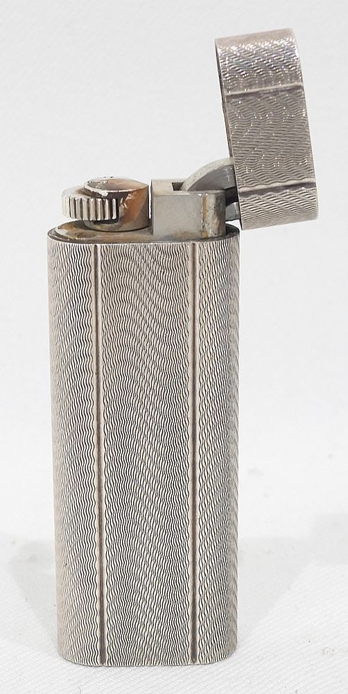 Cartier Paris 20925E Swiss Made Lighter, 2 3/4"h (fuel nozzle damaged).: Cartier Paris 20925E Swiss Made Lighter, 2 3/4"h (fuel nozzle damaged).