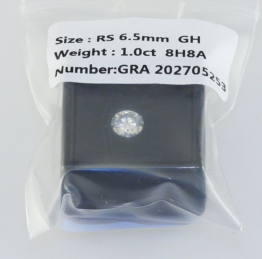 1ct Loose Moissanite Gemstone (6.5mm).: 1ct Loose Moissanite Gemstone (6.5mm).