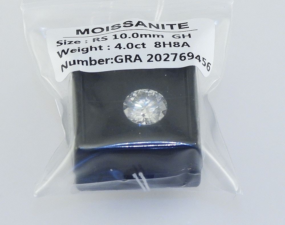 4ct Loose Moissanite Gemstone (10mm): 4ct Loose Moissanite Gemstone (10mm)