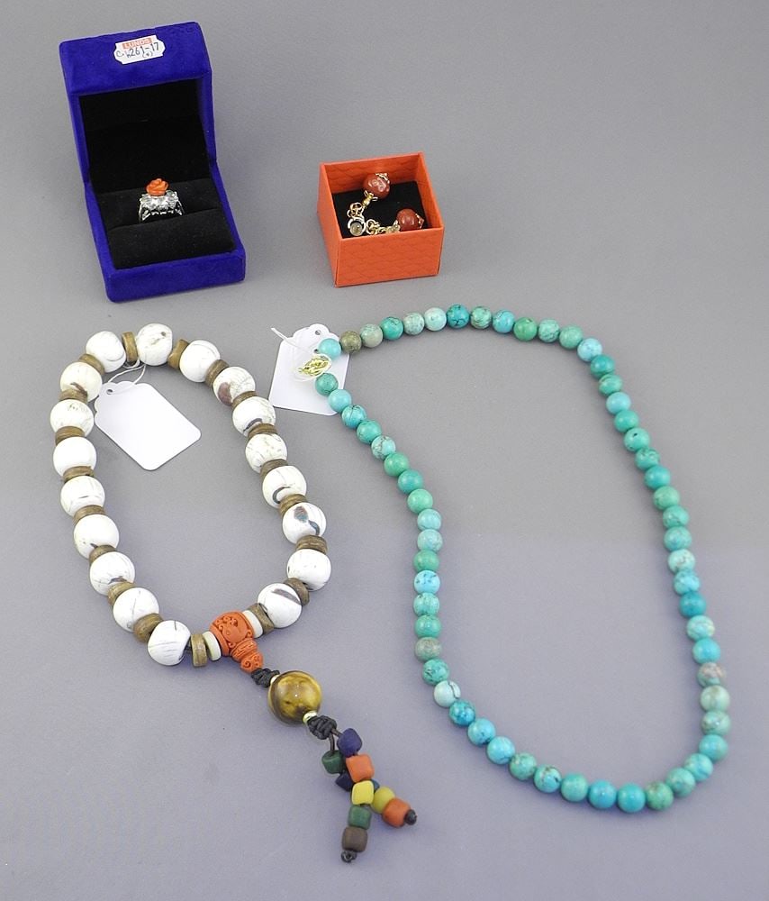 Group of Jewellery Items: Turquoise Bead Necklace (22"L)/Conch Shell Necklace/Coral Ring &...: Group of Jewellery Items: Turquoise Bead Necklace (22"L)/Conch Shell Necklace/Coral Ring &...