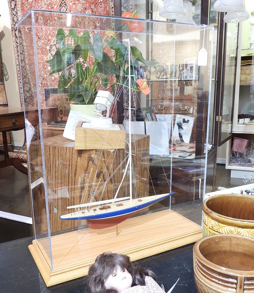 Ships Model "Endeavour-America's Cup 1934", 25 1/4 x 21 1/4 x 8 3/4" with Acrylic Case.: Ships Model "Endeavour-America's Cup 1934", 25 1/4 x 21 1/4 x 8 3/4" with Acrylic Case.